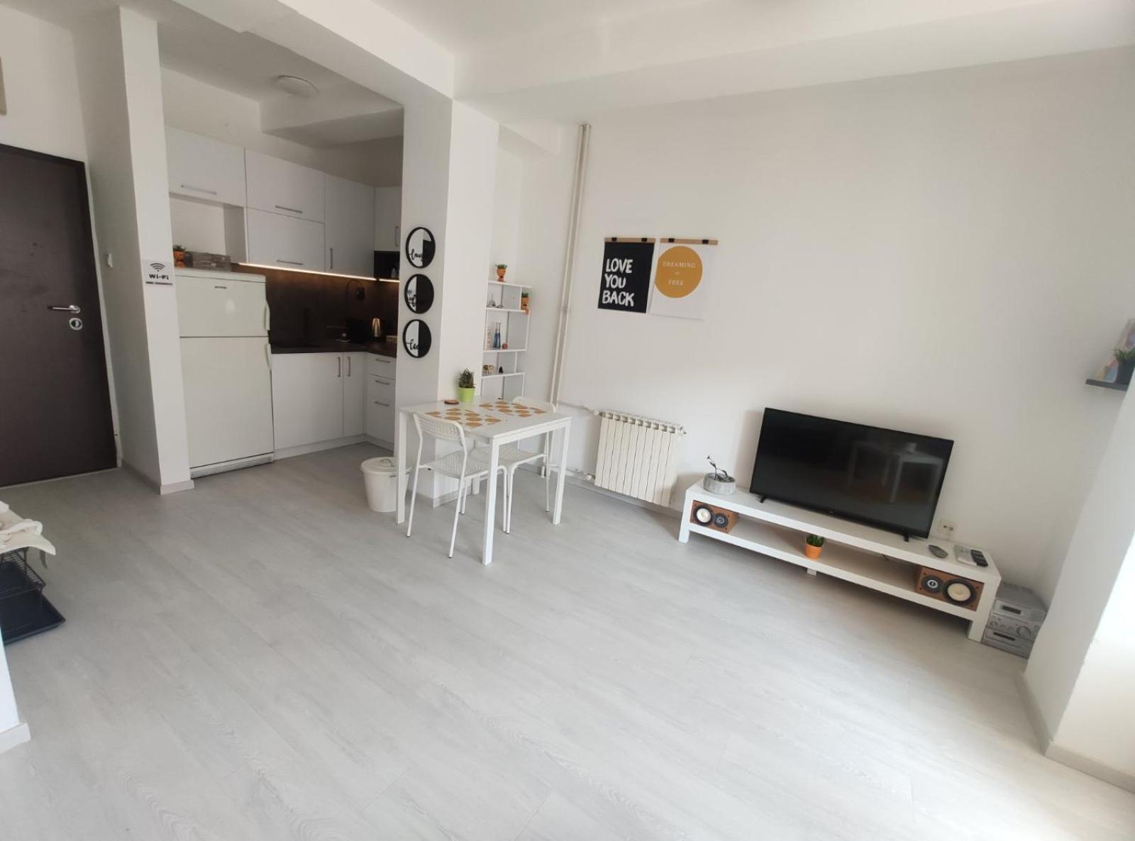 City Center White Apartment! Скопье Экстерьер фото