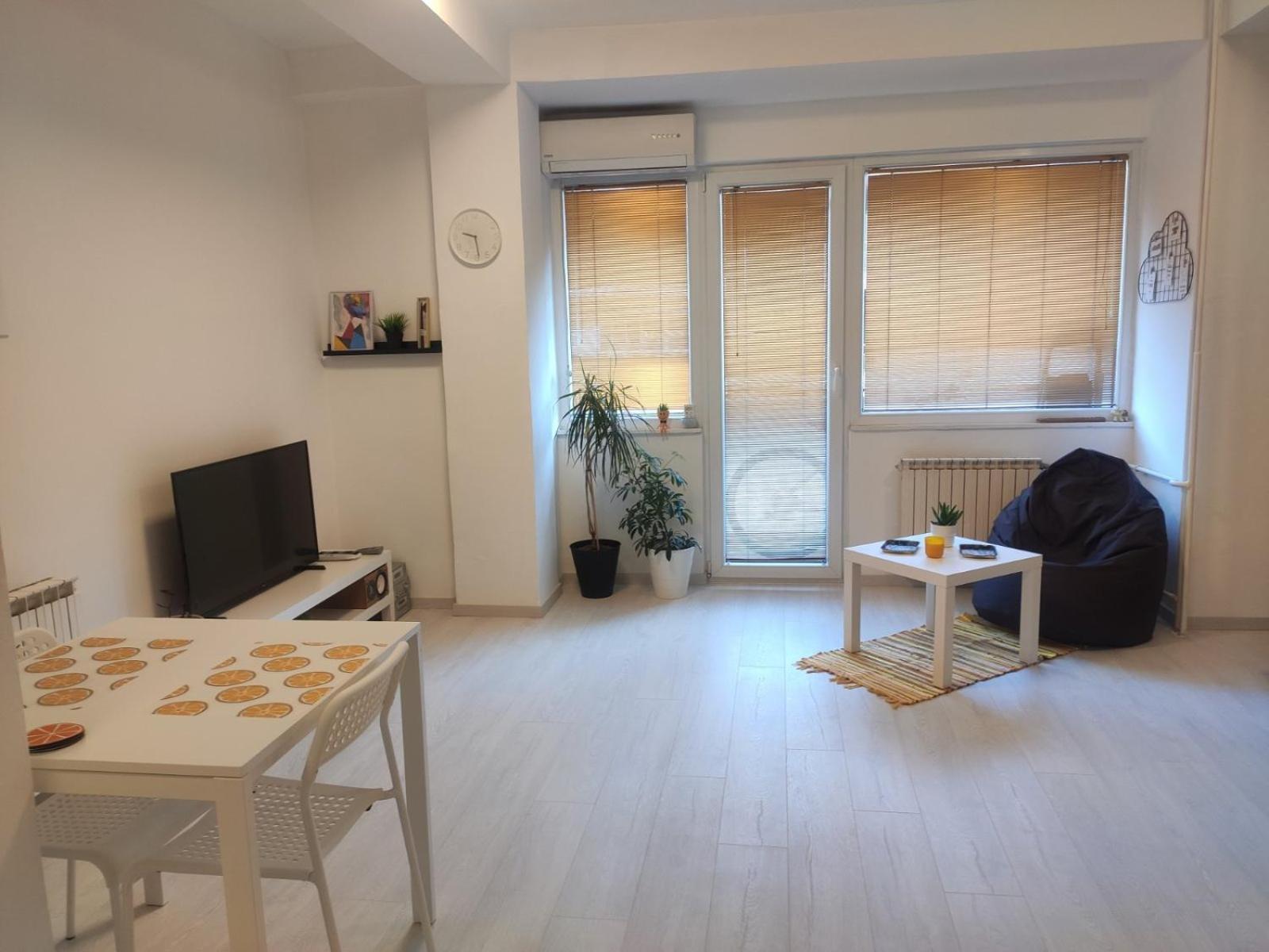City Center White Apartment! Скопье Экстерьер фото